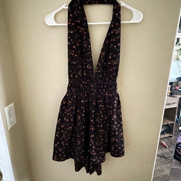Black floral open-back romper - Picture 2 of 2